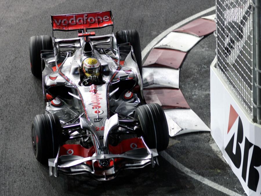  McLaren Mercedes-Benz MP4-23 2008 года  (фото 2 из 16)
